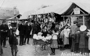 Group of people at the 1910 Aston Feast, outside the Bull public house.